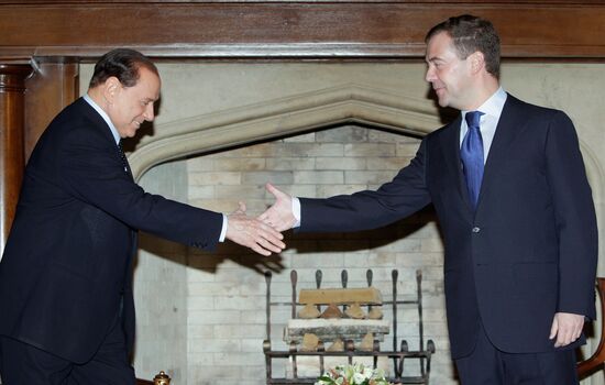 Dmitry Medvedev receives Silvio Berlusconi at Barvikha residence