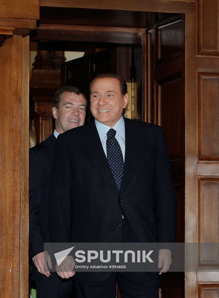 Dmitry Medvedev receives Silvio Berlusconi at Barvikha residence