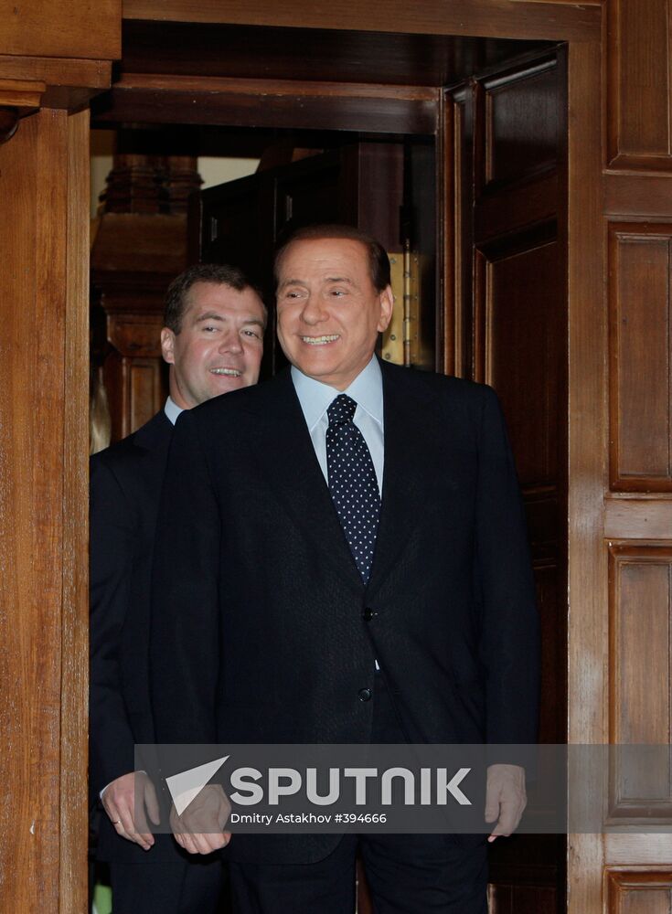 Dmitry Medvedev receives Silvio Berlusconi at Barvikha residence