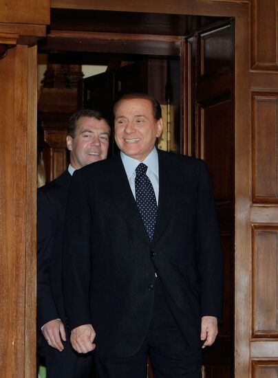 Dmitry Medvedev receives Silvio Berlusconi at Barvikha residence