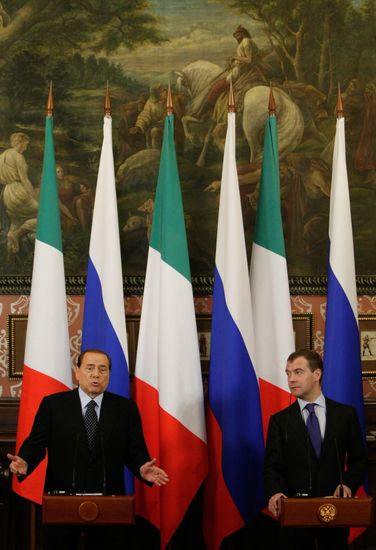 Dmitry Medvedev receives Silvio Berlusconi at Barvikha residence