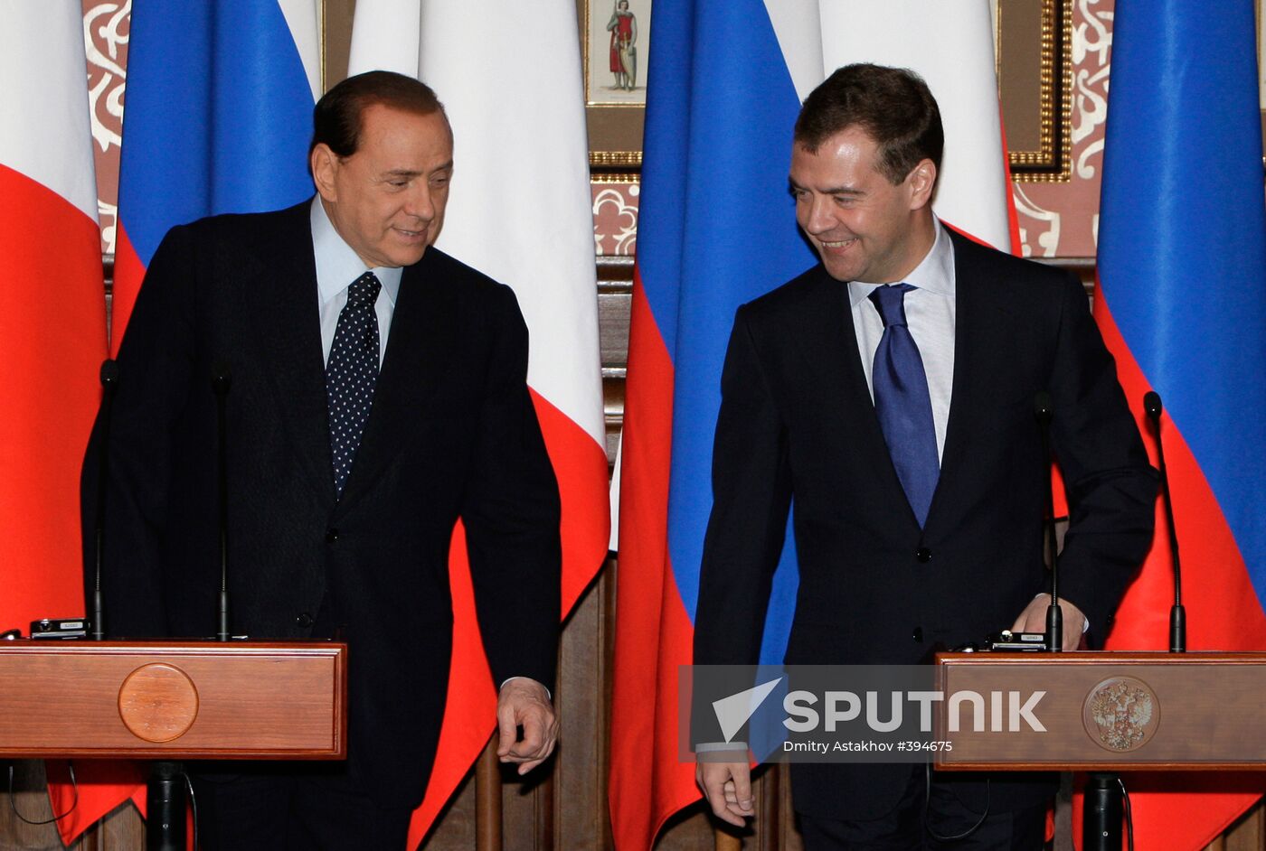 Dmitry Medvedev receives Silvio Berlusconi at Barvikha residence
