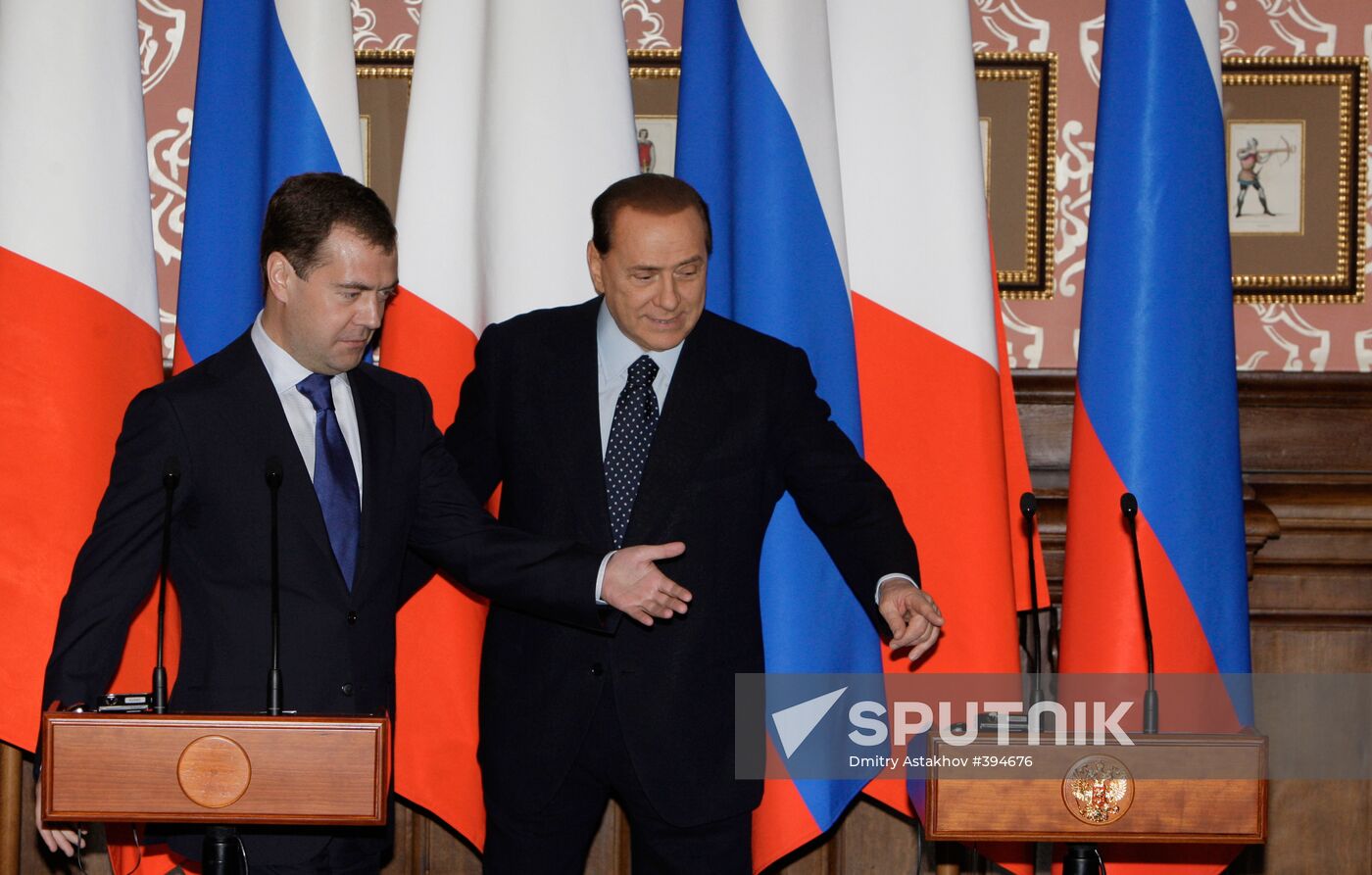 Dmitry Medvedev receives Silvio Berlusconi at Barvikha residence