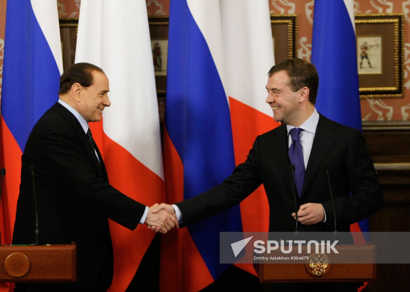 Dmitry Medvedev receives Silvio Berlusconi at Barvikha residence