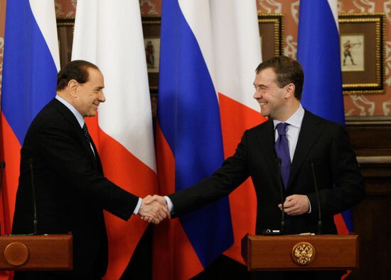 Dmitry Medvedev receives Silvio Berlusconi at Barvikha residence