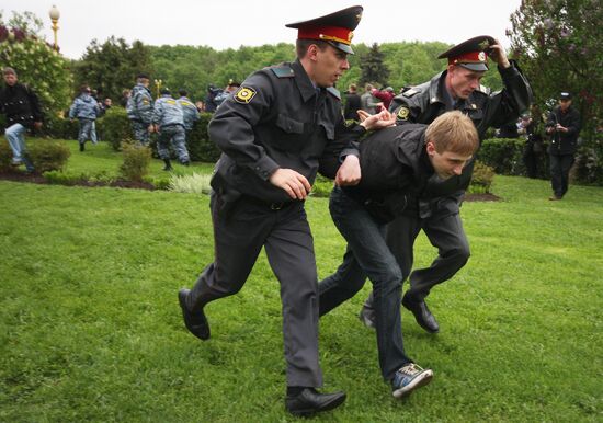 Police detain "Slavic gay parade" participants