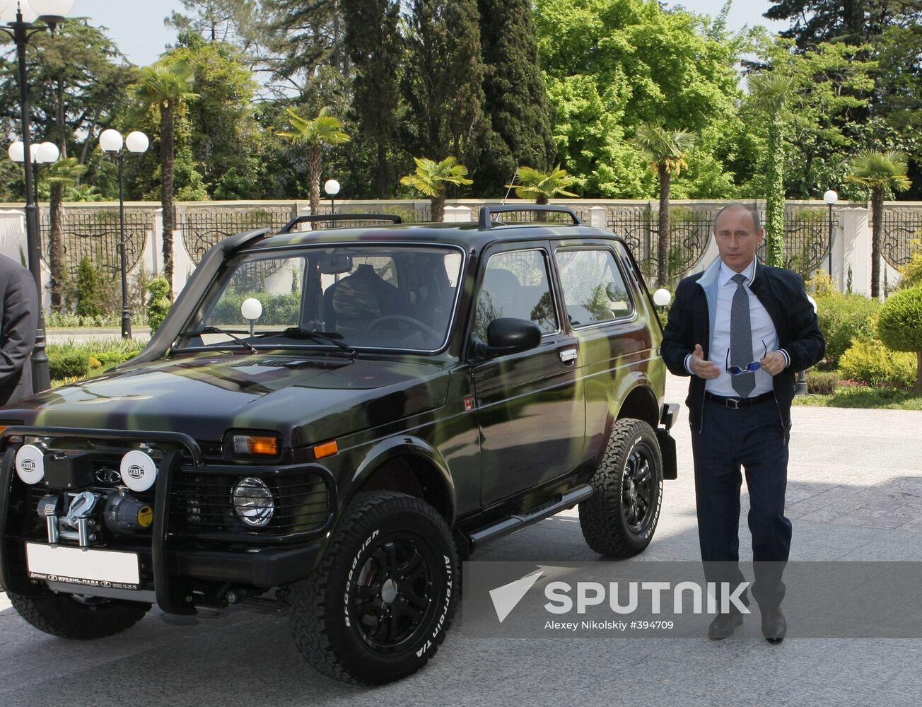 Putin showed journalists his Niva SUV in Sochi