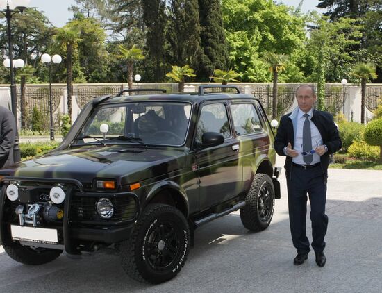 Putin showed journalists his Niva SUV in Sochi