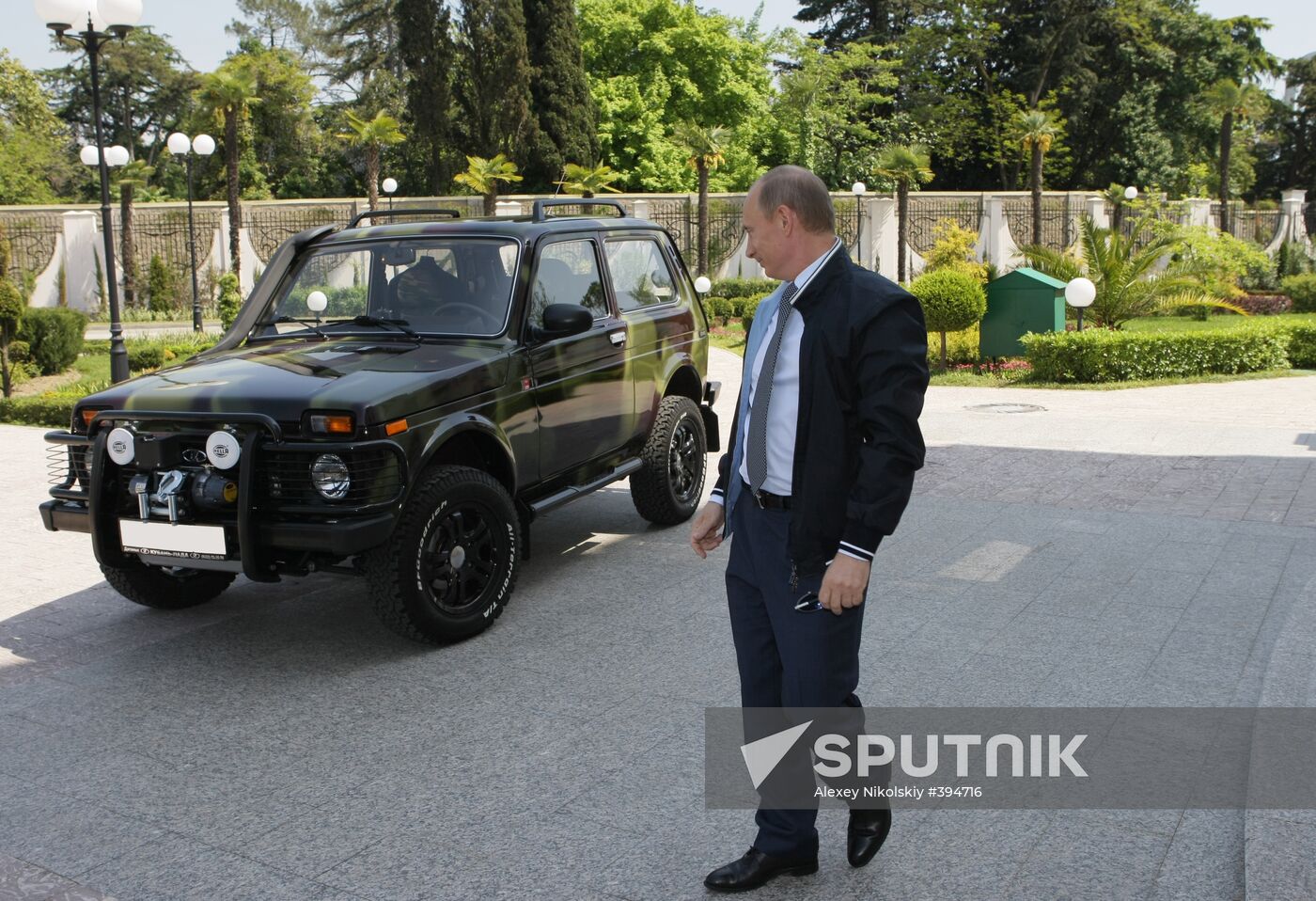 Putin showed journalists his Niva SUV in Sochi