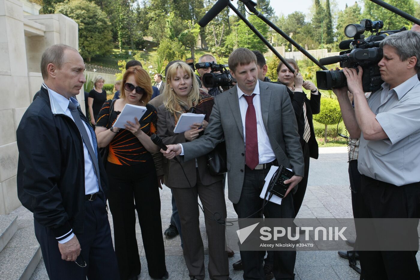 Putin showed journalists his Niva SUV in Sochi