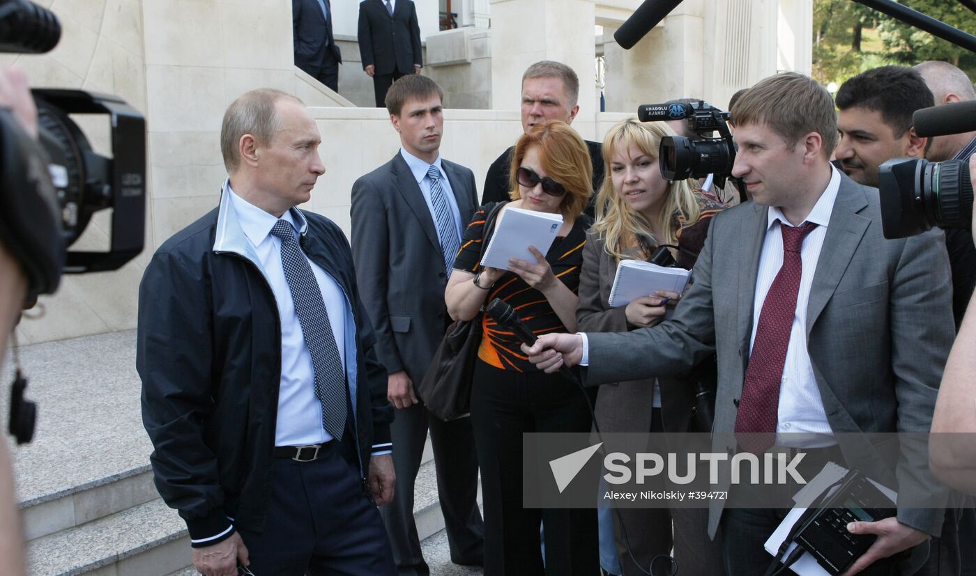 Putin showed journalists his Niva SUV in Sochi