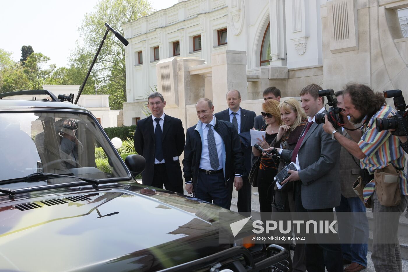 Putin showed journalists his Niva SUV in Sochi