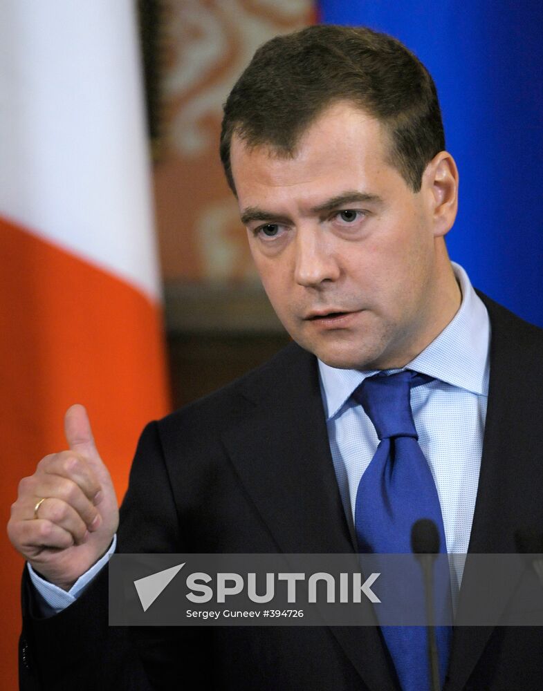 Dmitry Medvedev receives Silvio Berlusconi at Barvikha residence