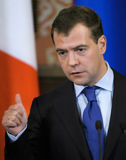 Dmitry Medvedev receives Silvio Berlusconi at Barvikha residence