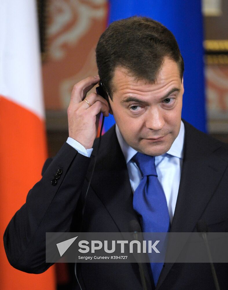 Dmitry Medvedev receives Silvio Berlusconi at Barvikha residence