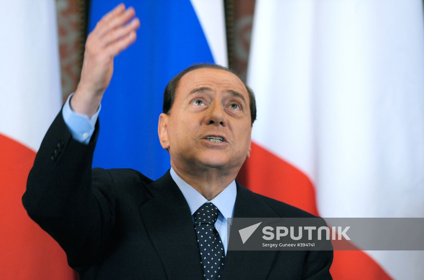 Dmitry Medvedev receives Silvio Berlusconi at Barvikha residence