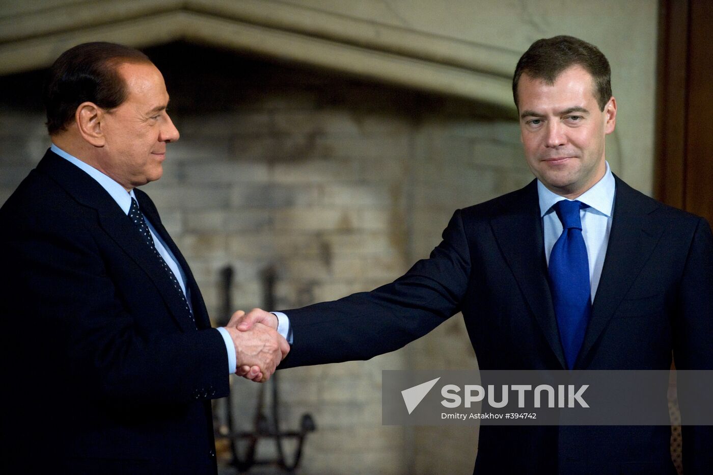 Dmitry Medvedev receives Silvio Berlusconi at Barvikha residence