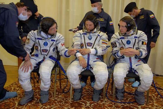 Soyuz TMA 15 crew training in Baikonur