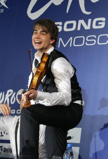 Eurovision 2009 winner Alexander Rybak gives press conference