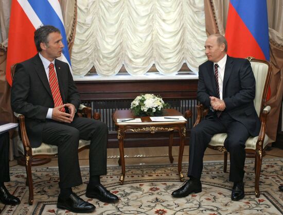 Russian, Norwegian PMs meet