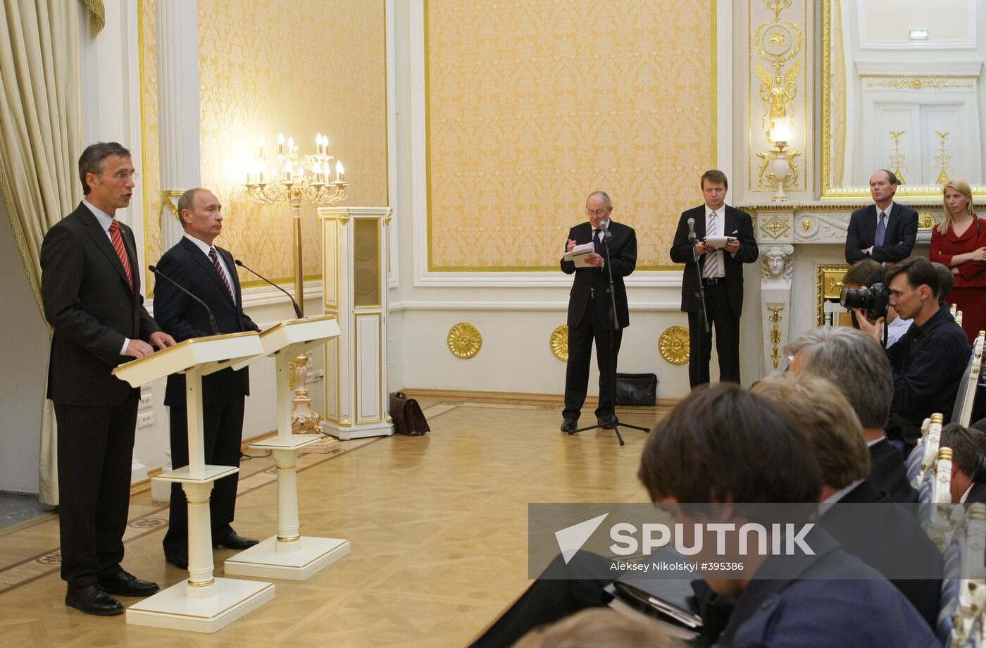 Russian, Norwegian PMs meet