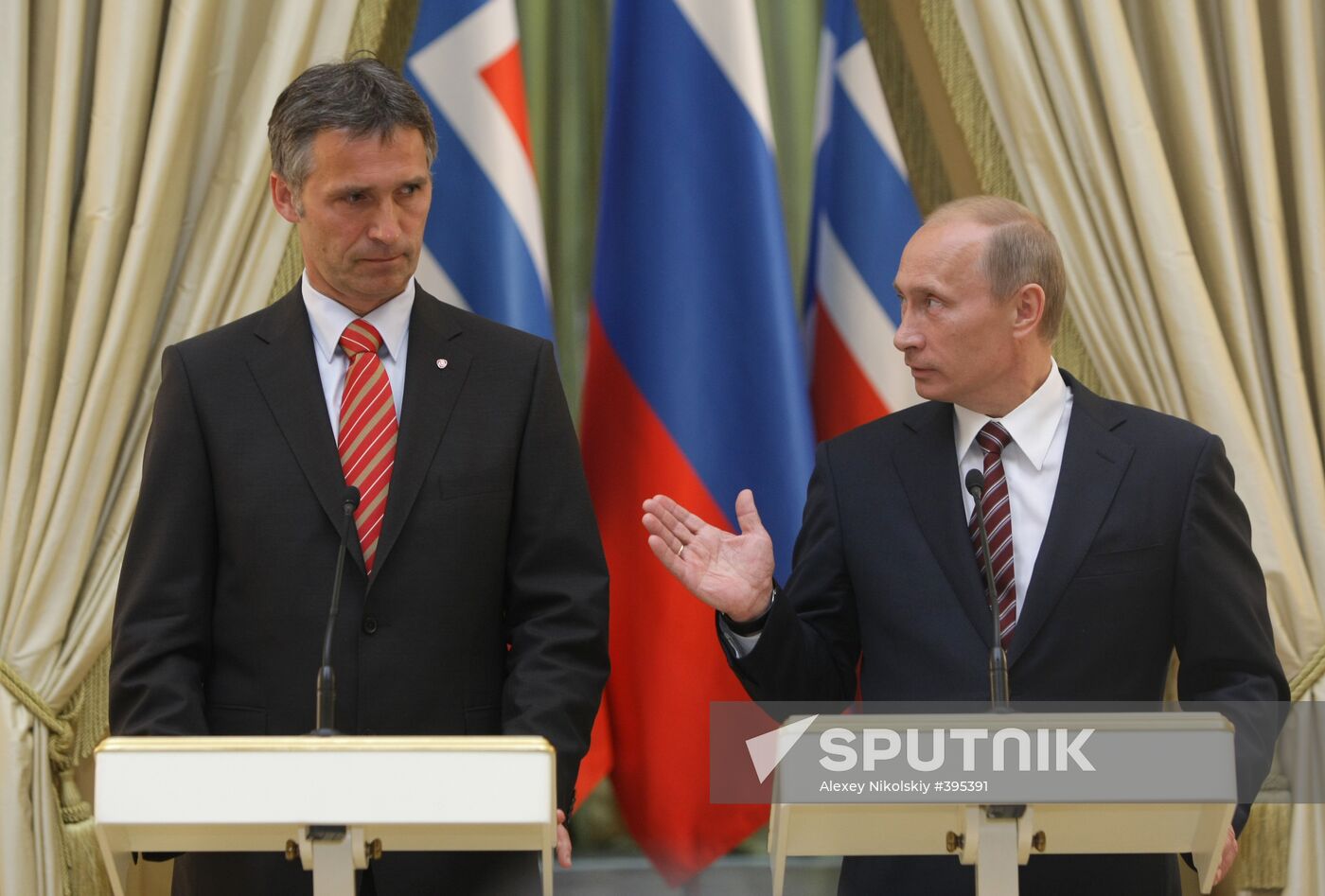 Russian, Norwegian PMs meet