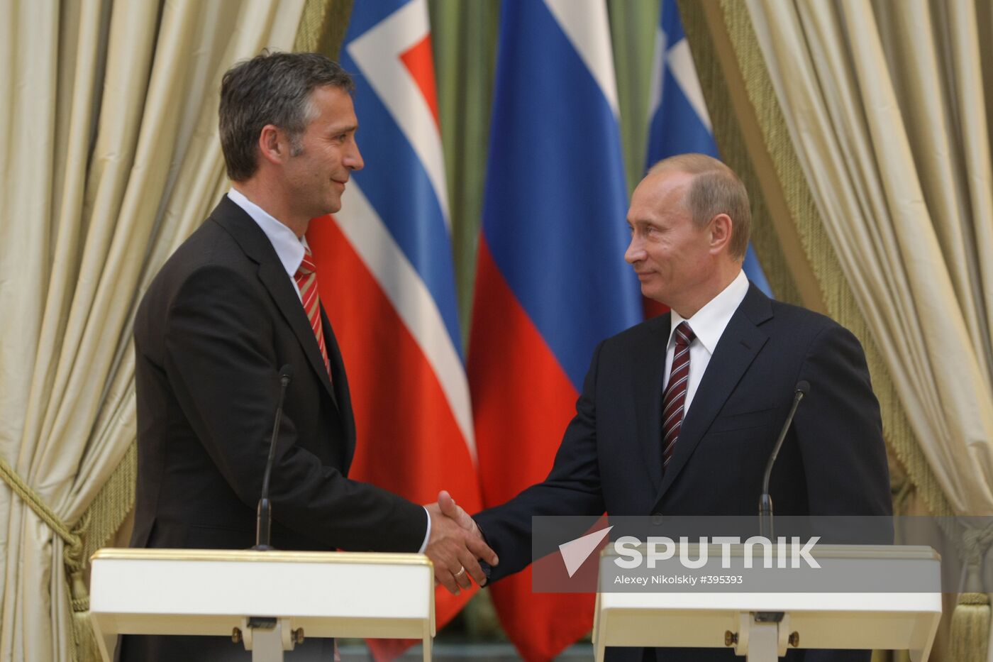 Russian, Norwegian PMs meet