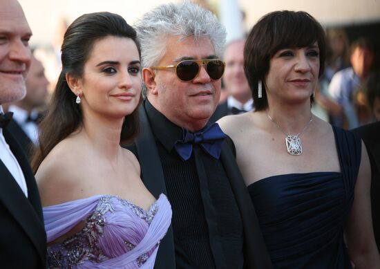 Blanca Portillo, Pedro Almodovar, Penelope Cruz and Lluis Homar