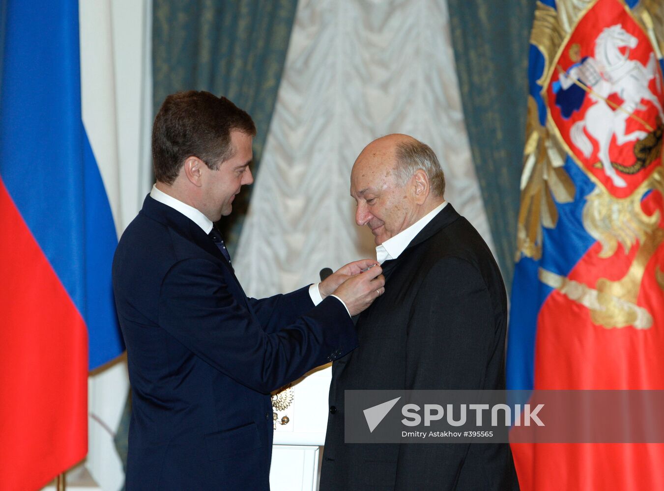 Russian President Dmitry Medvedev presents state awards