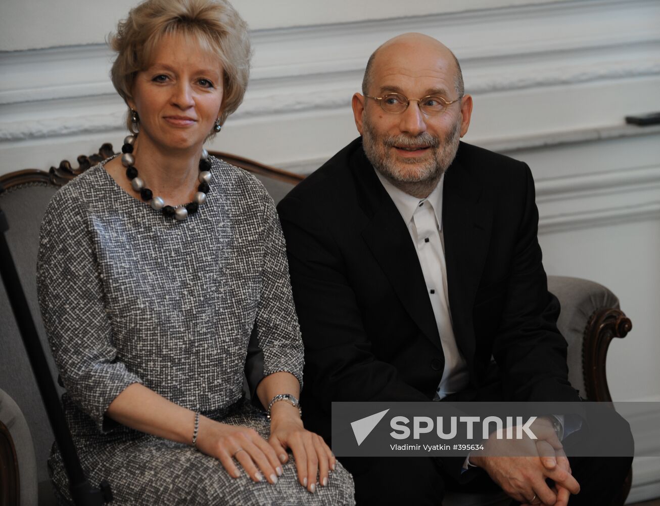 Boris Akunin (Grigory Chkhartishvili) with wife