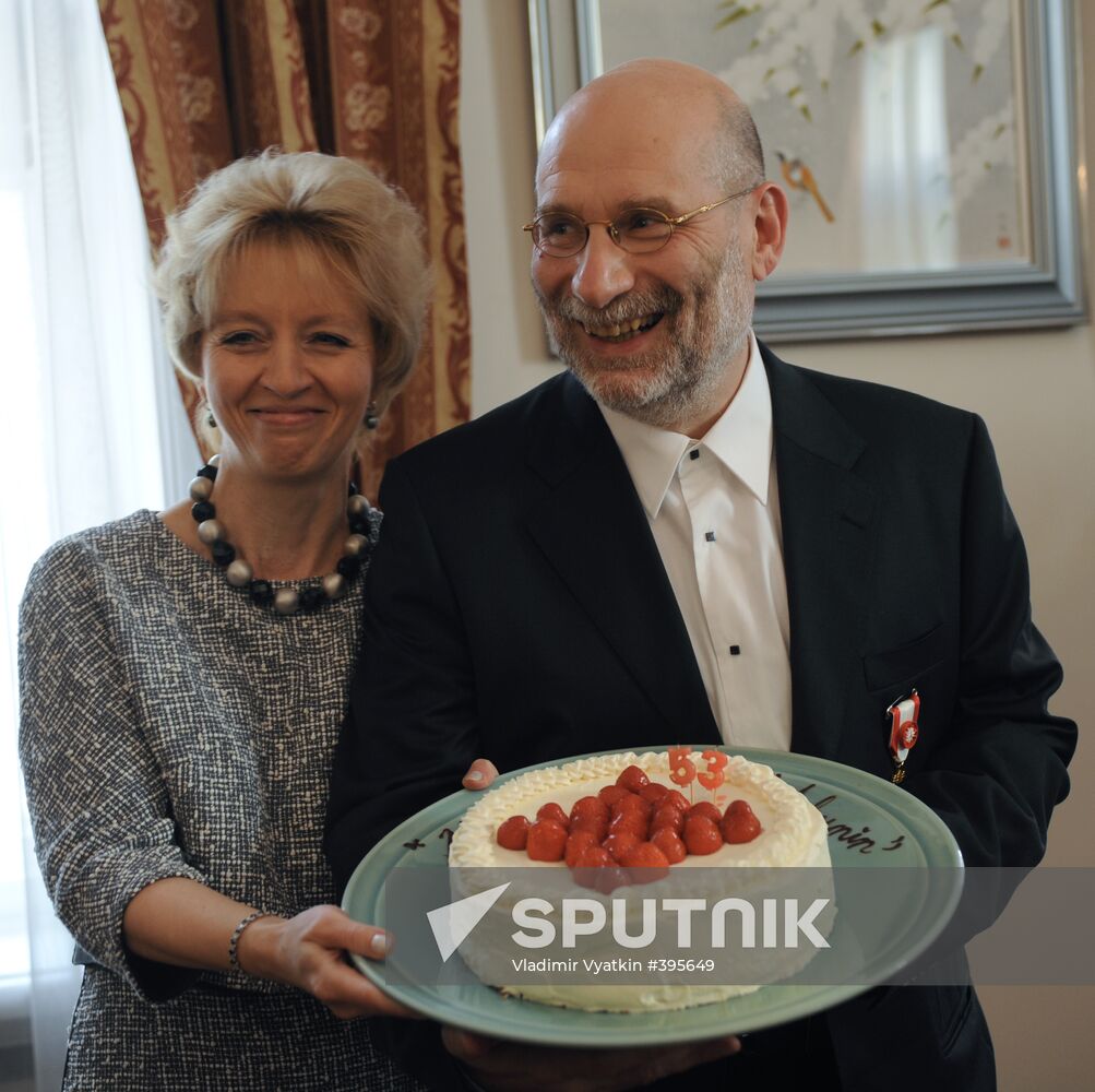 Boris Akunin (Grigory Chkhartishvili) with wife