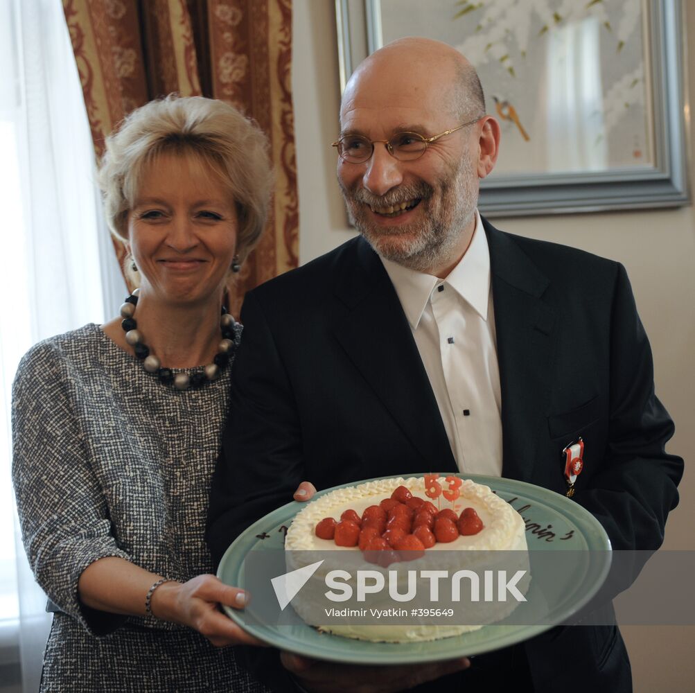 Boris Akunin (Grigory Chkhartishvili) with wife