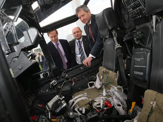Russian presidential aide attends HeliRussia 2009