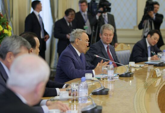 Kazakh President meets with CIS delegates