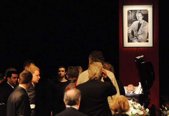 Paying last respects to Oleg Yankovsky at Lenkom Theater