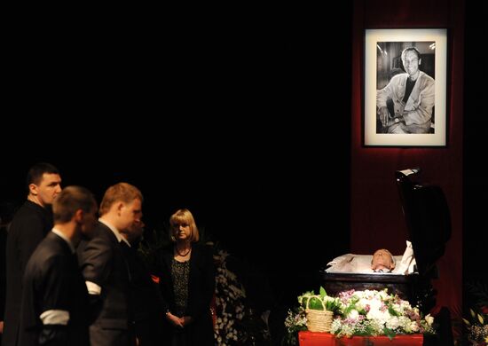 Paying last respects to Oleg Yankovsky at Lenkom Theater