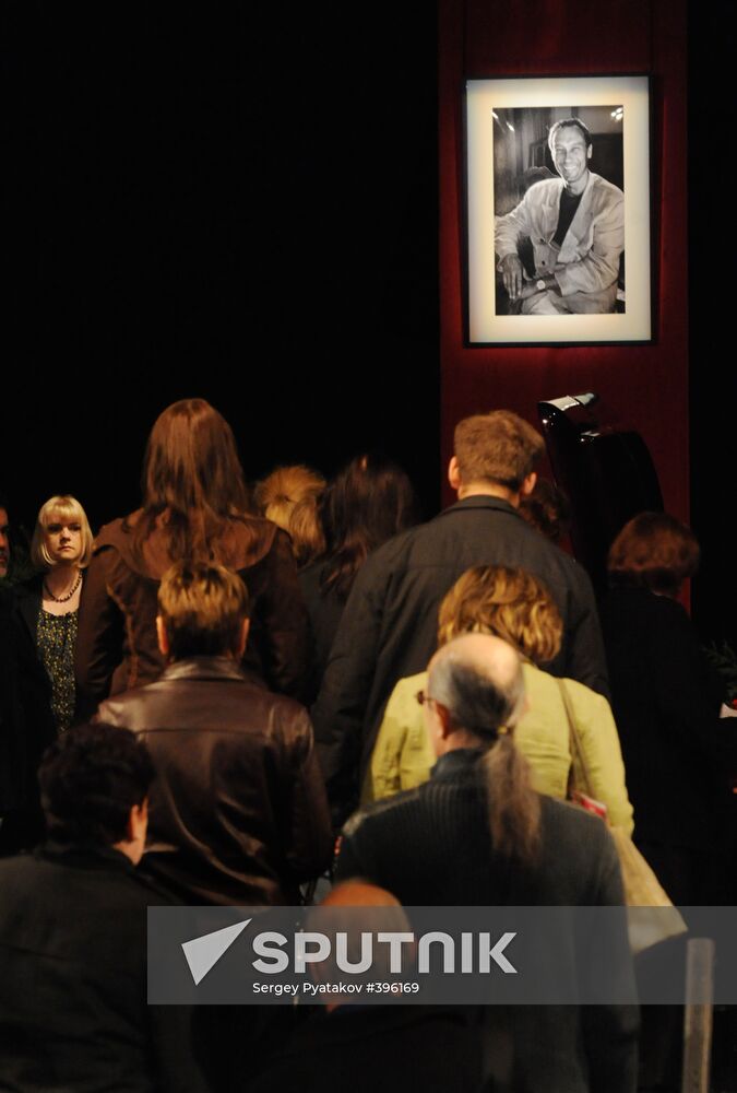 Paying last respects to Oleg Yankovsky at Lenkom Theater