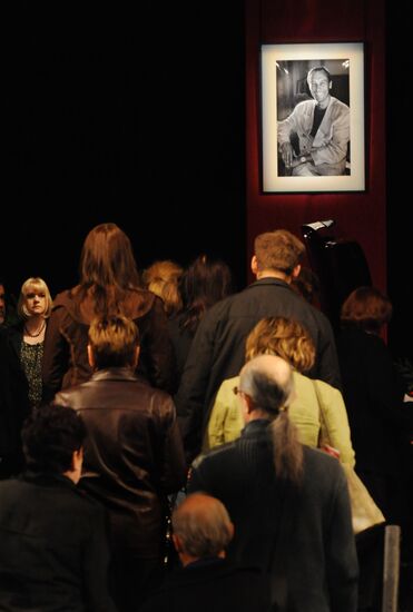 Paying last respects to Oleg Yankovsky at Lenkom Theater
