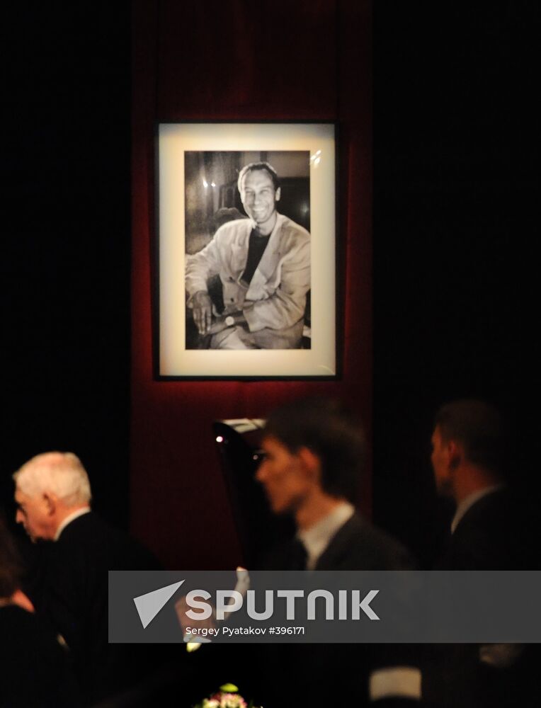 Paying last respects to Oleg Yankovsky at Lenkom Theater
