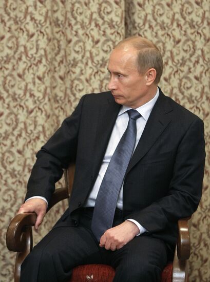 Vladimir Putin meets with Zinaida Greceanîi