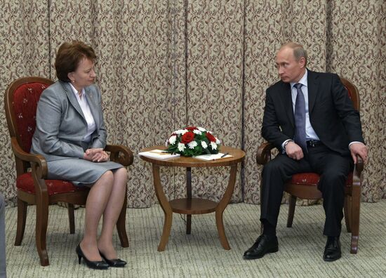 Vladimir Putin meets with Zinaida Greceanîi