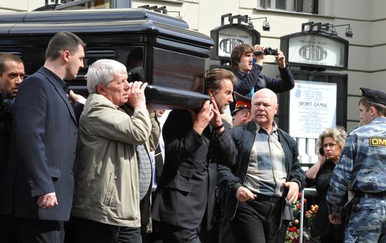 Oleg Yankovsky lying in state