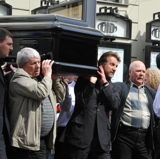 Oleg Yankovsky lying in state