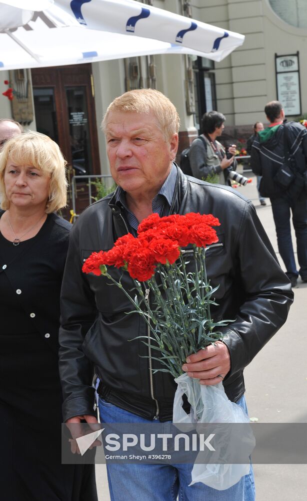 Oleg Yankovsky lying in state