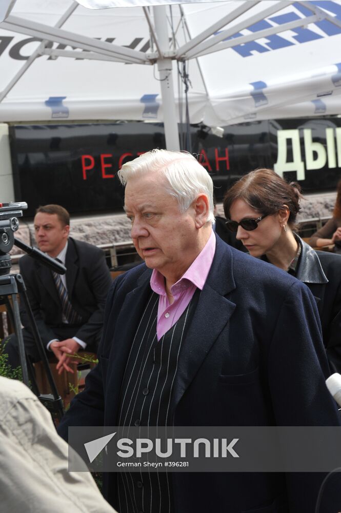 Oleg Yankovsky lying in state