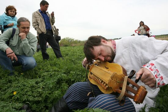 16th annual Russian folklore festival Karavon