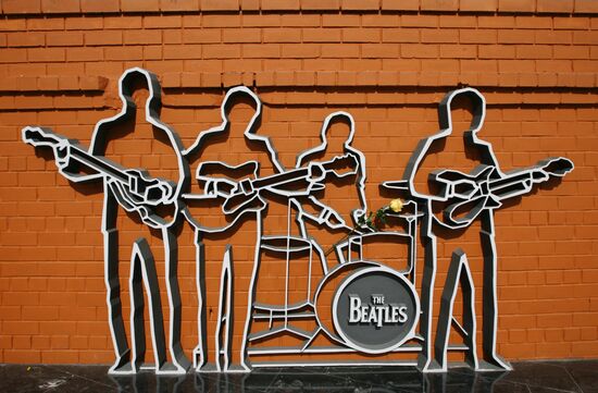 Monument to The Beatles opens in Yekaterinburg.