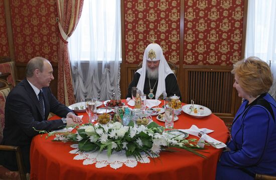 Russian PM congratulates Patriarch Kirill on Name Day