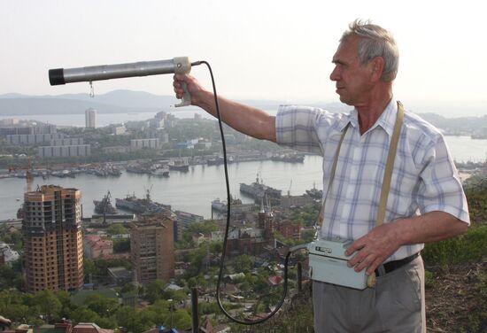 Measuring background radiation after North Korean nuclear test