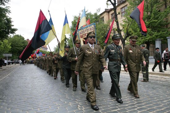 Veteran members of Ukrainian Insurgent Army mark Heroes Day
